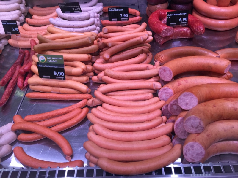 charcuterie-OLLIERES-min_sausages_meat_butchery-1069321